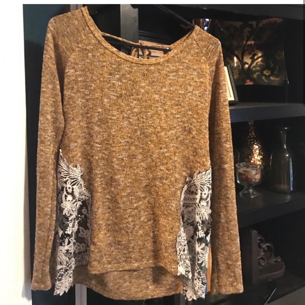 Moa moa lace top